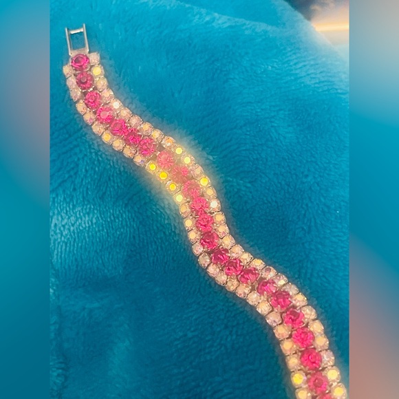 Crystal magenta persuasion bracelet swirl Silver tone sparkly magenta/clear - Picture 5 of 8